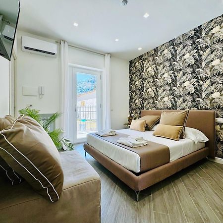 Yourhome - Santa Lucia Rooms ซอร์เรนโต ภายนอก รูปภาพ
