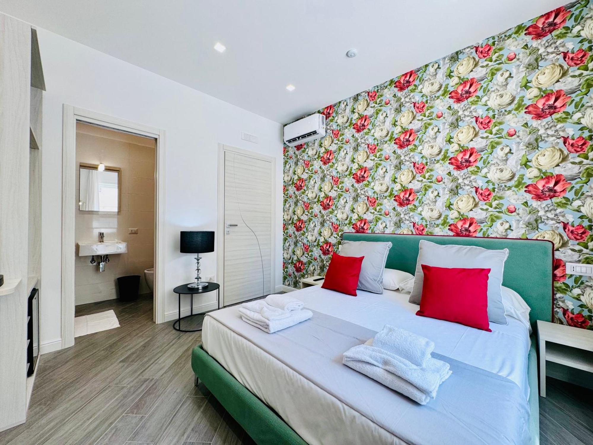 Yourhome - Santa Lucia Rooms ซอร์เรนโต ภายนอก รูปภาพ