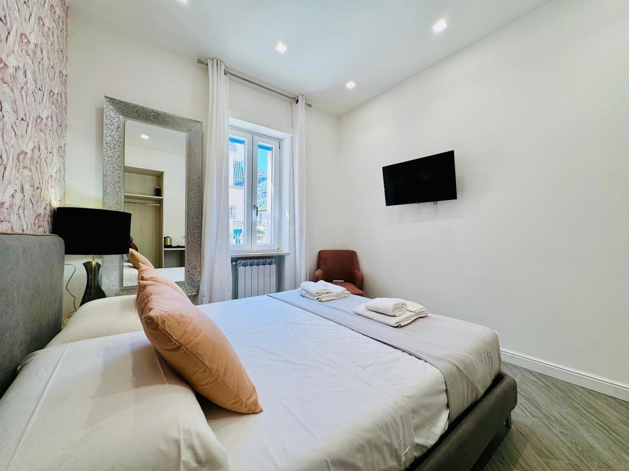 Yourhome - Santa Lucia Rooms ซอร์เรนโต ภายนอก รูปภาพ